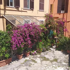 Elegante Open Space Con Vasca Idromassaggio A Trastevere , Roma Italia